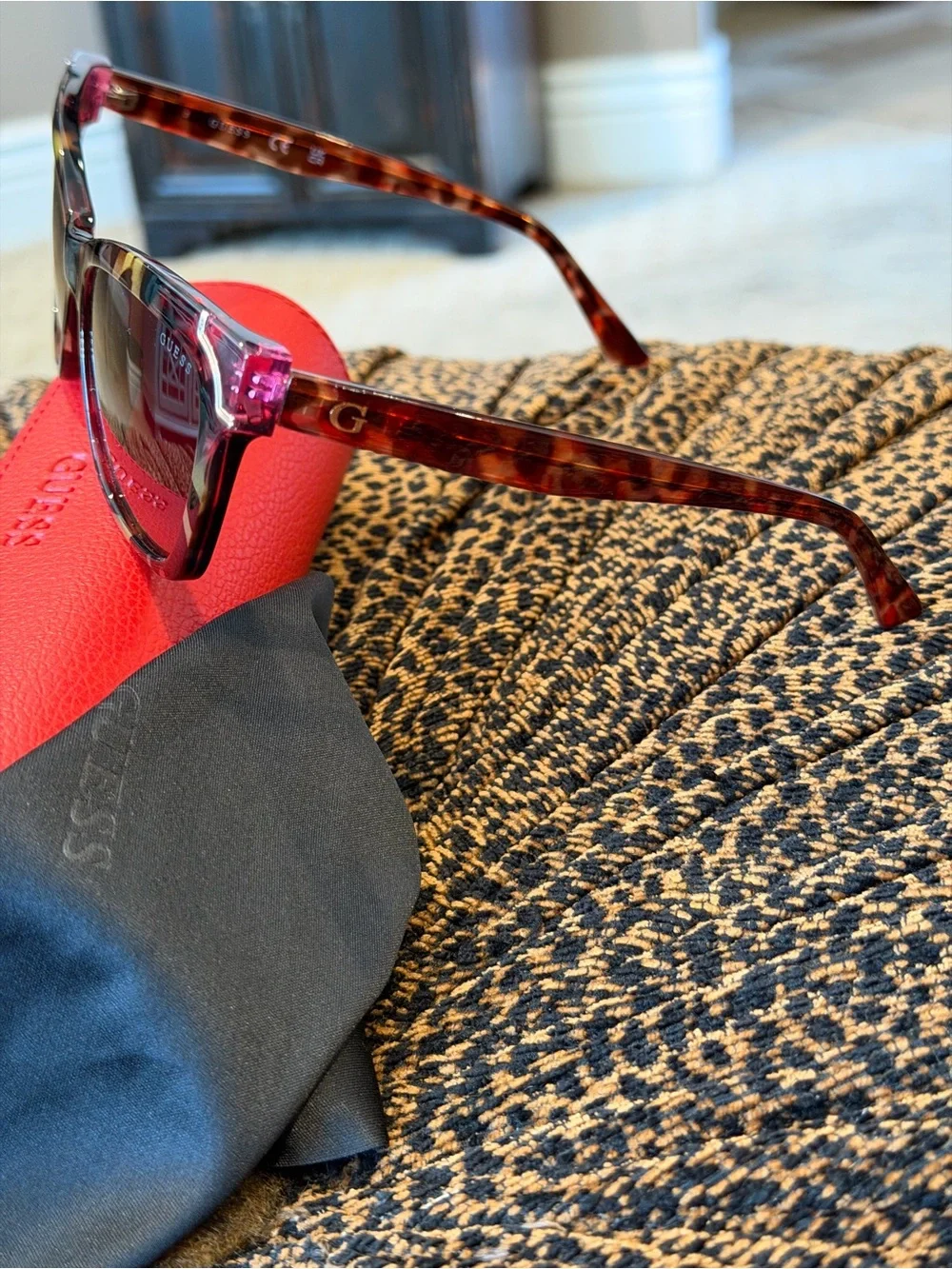 New with case and cloth Guess Tortoise and Pink Sunglasses